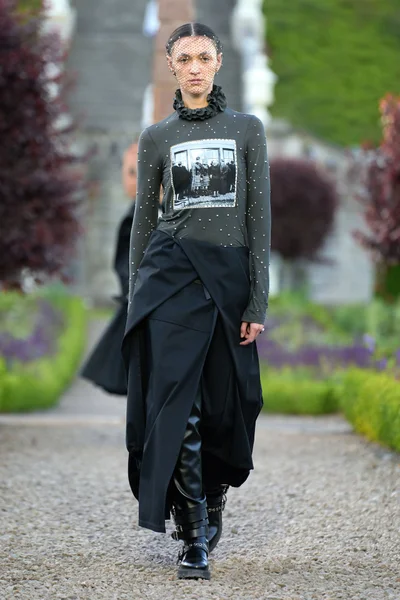 Look 10